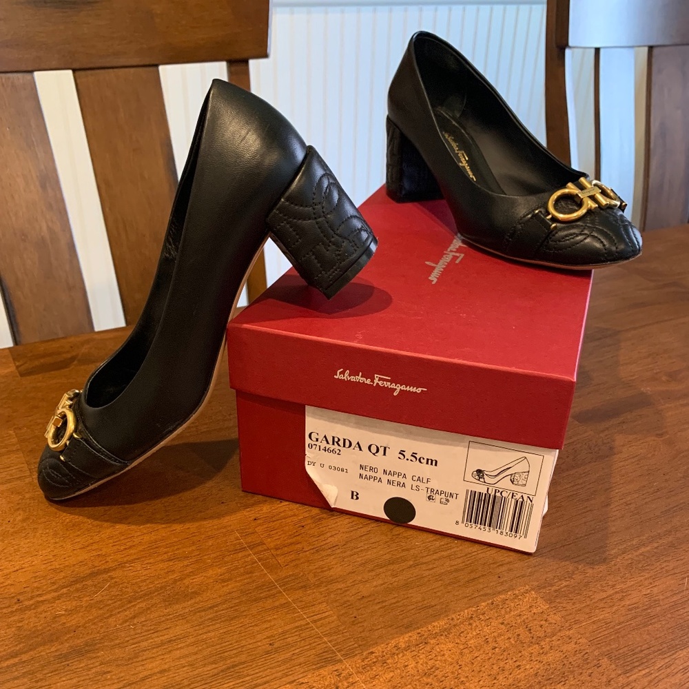 ***AUTHENTIC*** Salvatore Ferragamo Ladies Heels - Size 7.5